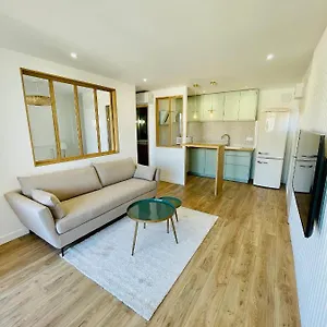 Suberbe T2 Avec Vue Et Piscine Appartement